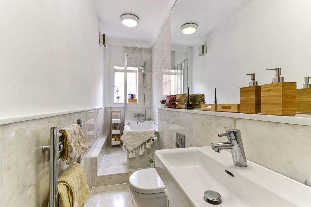 Modern One Bedroom In Fitzrovia, Central London Exterior photo